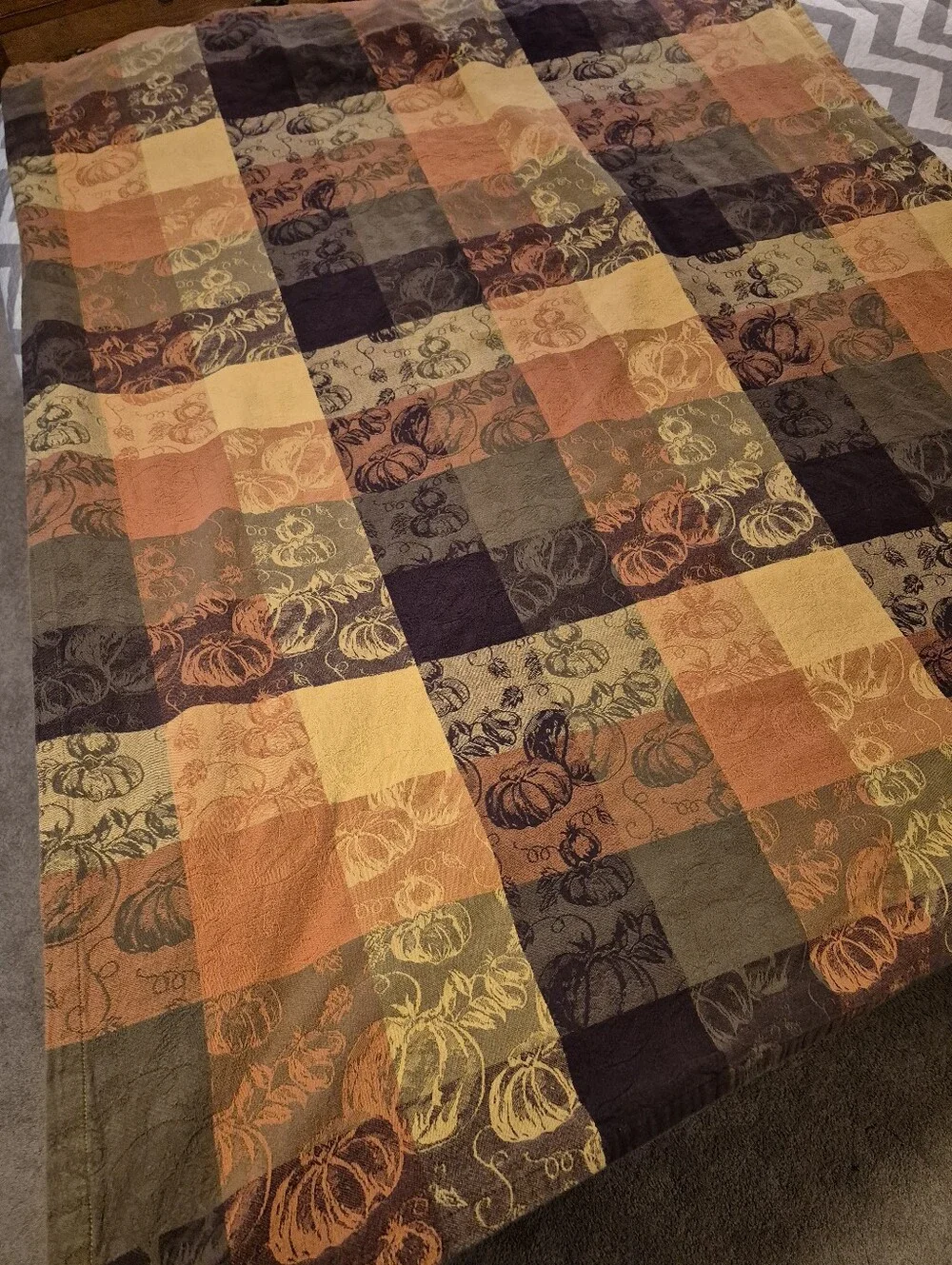 ❤️‍🔥Vtg. Fall Pumkins Patchwork 100% Cotton Linen Tablecloth Block Design 48x64